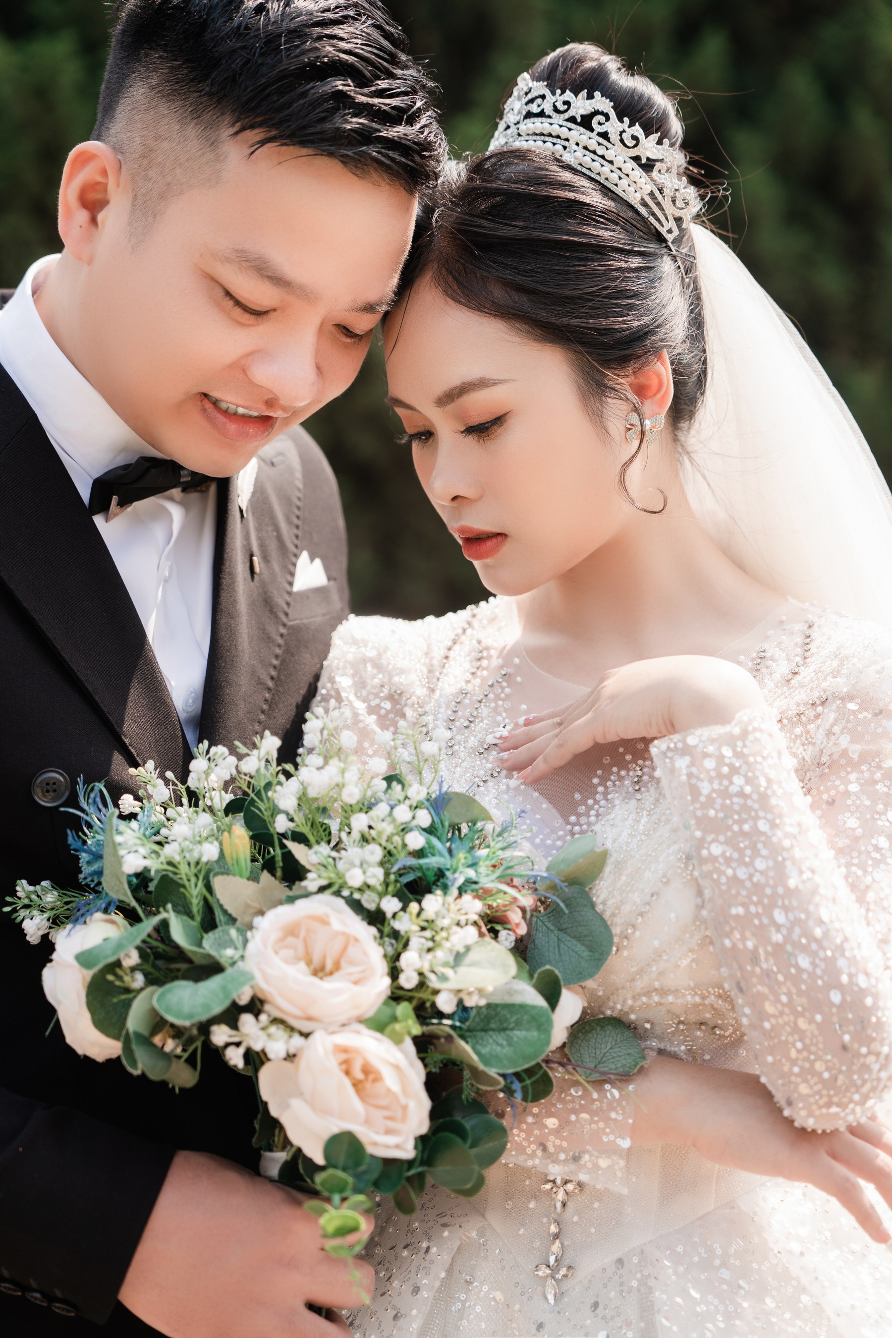 Cô dâu và chú rể trong bộ ảnh cưới Hoa Đất Mường